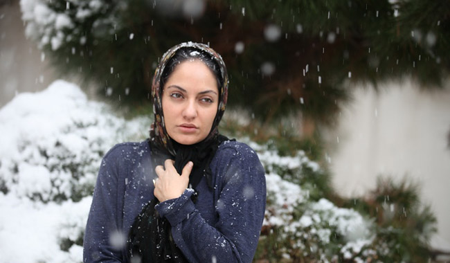 نمايي از فيلم سينمايي برف روي كاج ها
